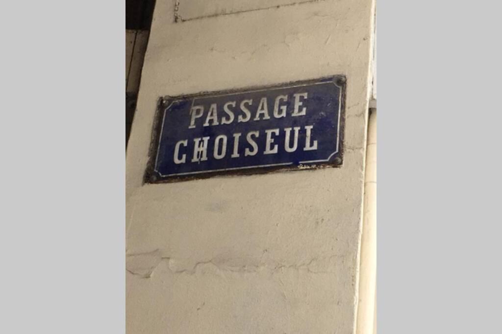 French Typical Apartment Париж Екстер'єр фото